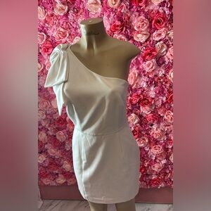Bold White One-Shoulder Mini Dress With Bow (Size 6)(gianni Bini)